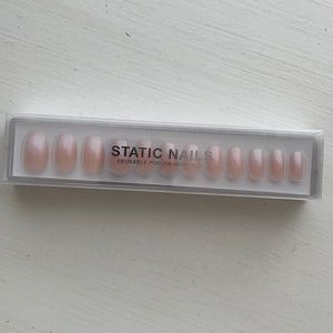 Static Nails Reusable Pop-On Manicure